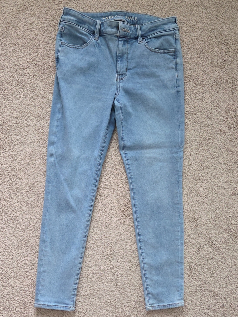 American Eagle Outfitters Light Wash Women’s Skinny Jeans